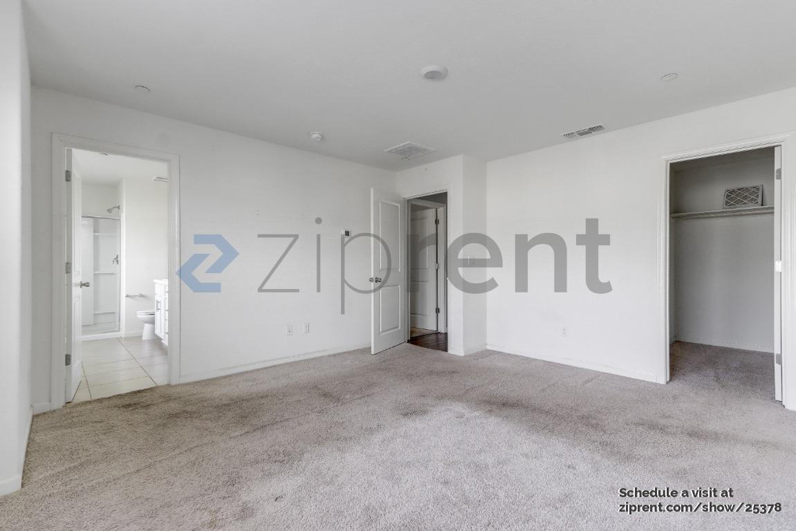 Building Photo - Unit