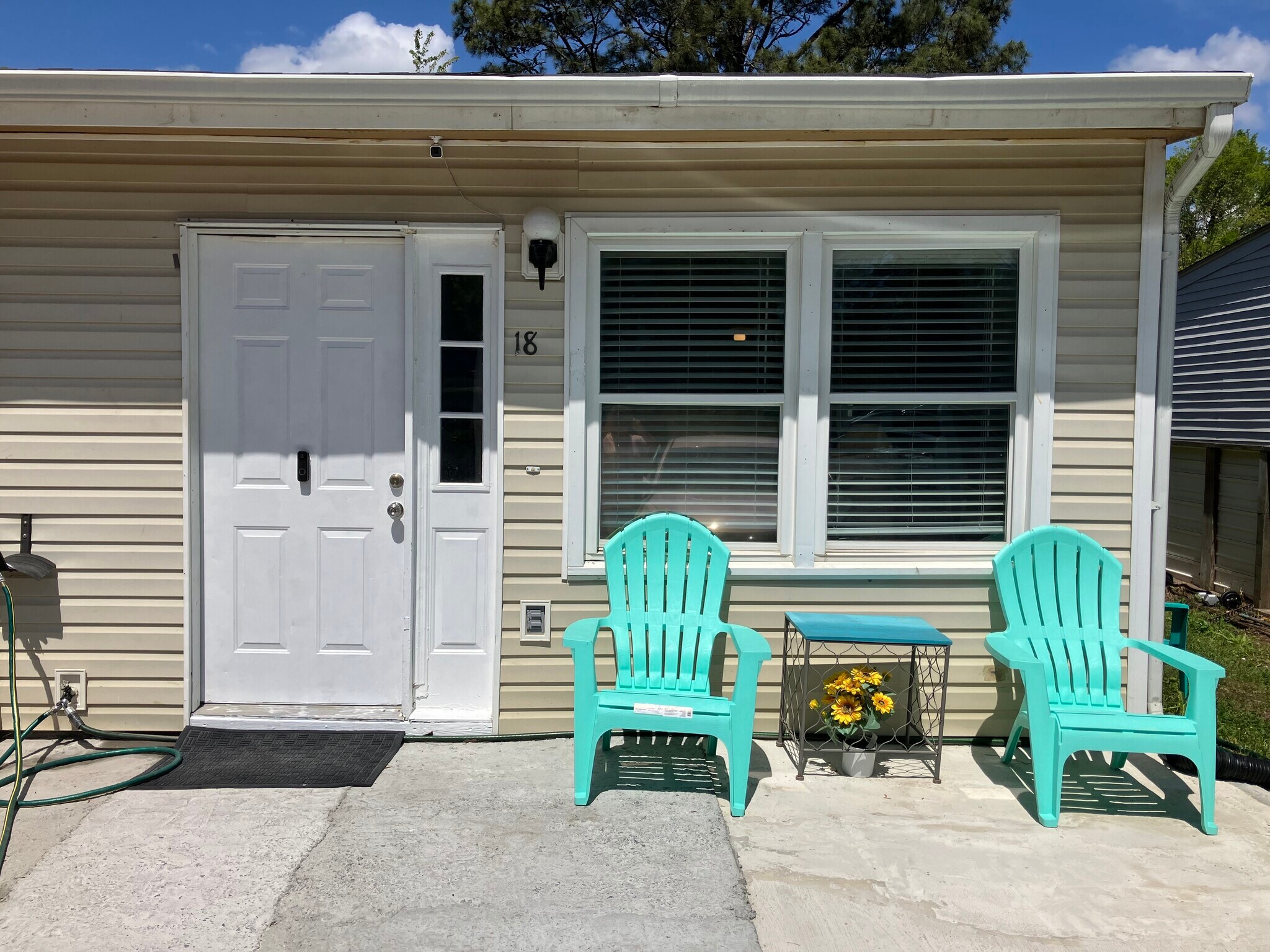 Building Photo - 18 Century St