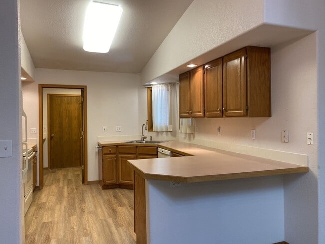 Building Photo - 2325 Northbrook Dr