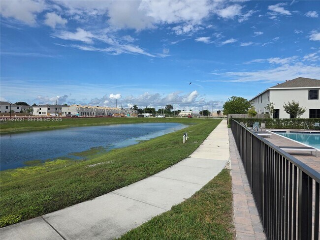 Building Photo - 261 NE 16th St