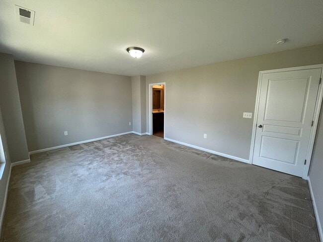 Building Photo - Corner Unit 3BD, 2.5BA Townhouse in North ...