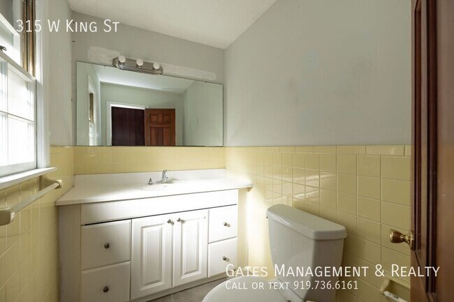 Building Photo - 315 W King St