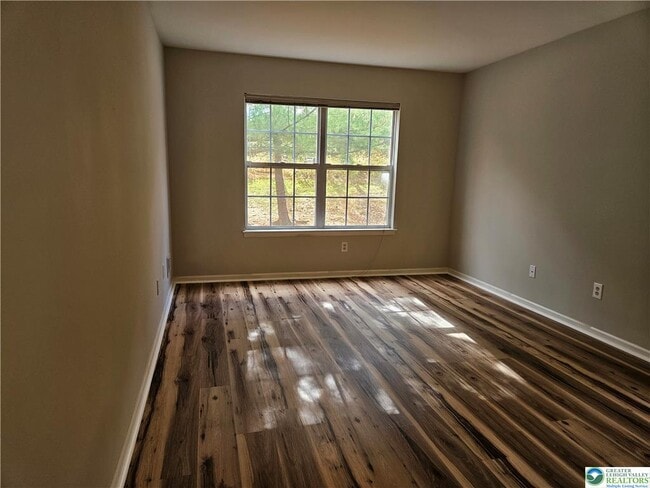 Building Photo - 1876 Mansfield St