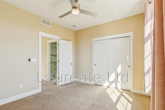 Building Photo - 5438 Valentia St