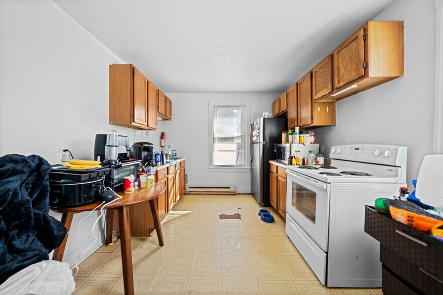 Building Photo - 74 S 6th Ave