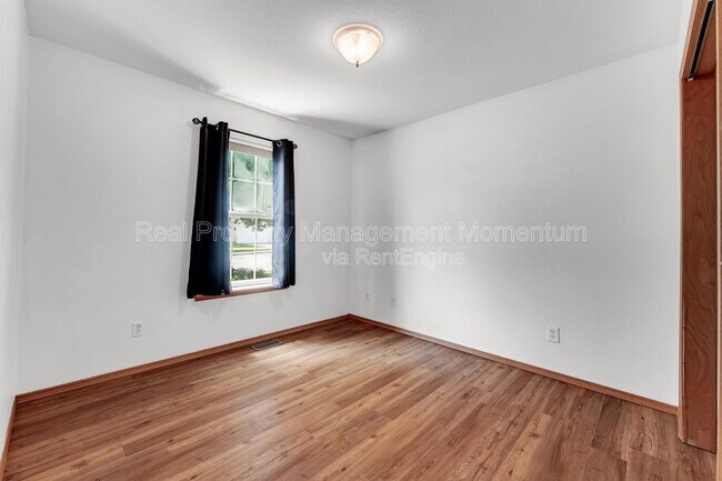Building Photo - 1111 W Poplar St