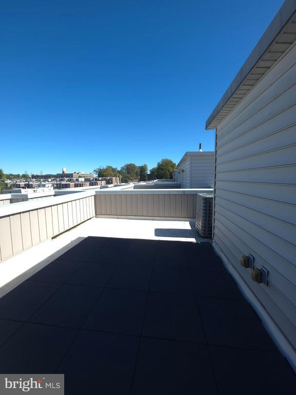 Building Photo - 3410 W Commissioner St