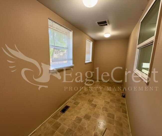 Building Photo - Charming Historic 4-Bedroom Home with Fenced Yard & Chicken Coop