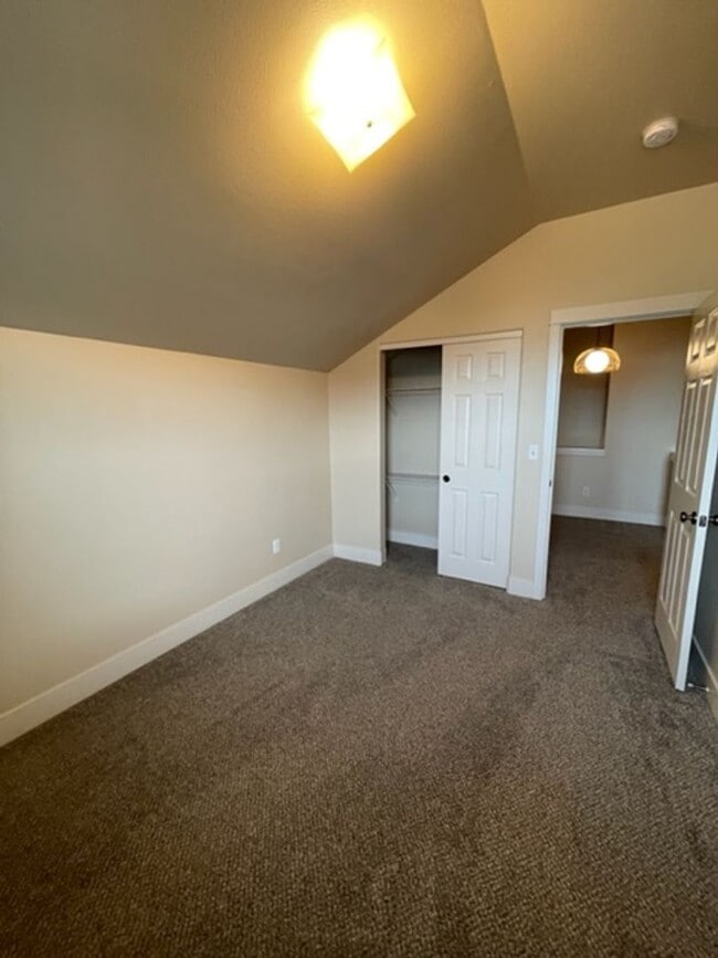 Building Photo - Great home in NE Bend!  New listing!