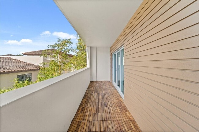 Building Photo - 2740 SW 28th Terrace