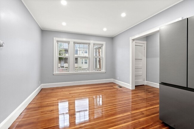 Building Photo - 279 Belmont St