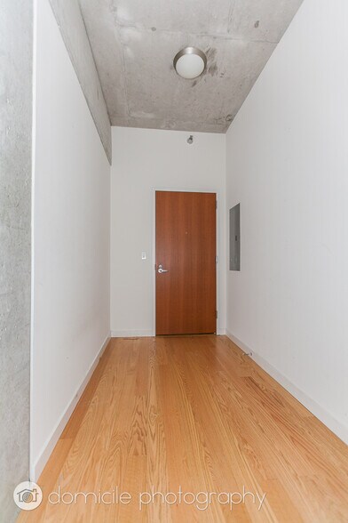 Building Photo - 235 W Van Buren St