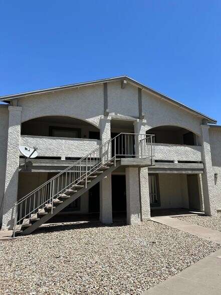 Building Photo - 465 W Ivyglen St