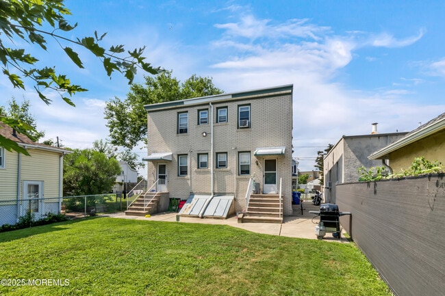 Building Photo - 91 2nd St