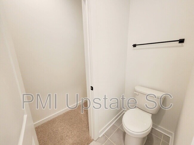 Building Photo - 1283 Westgate Vlg Dr