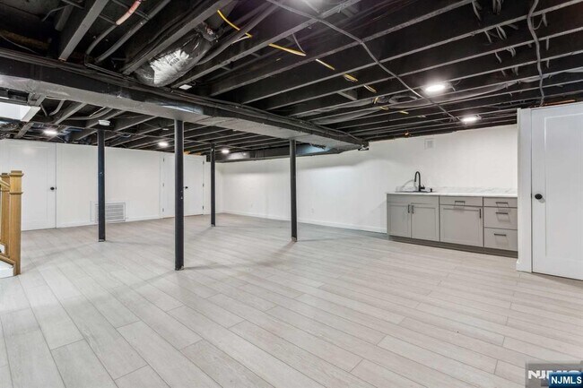 Building Photo - 648 East St