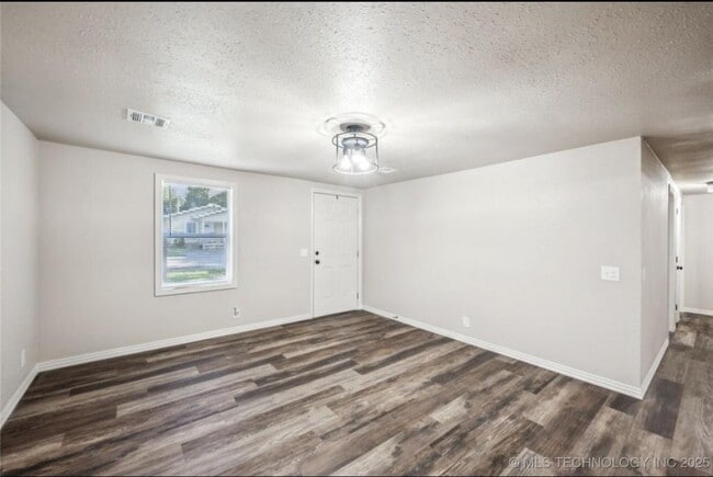 Building Photo - 306 Short St