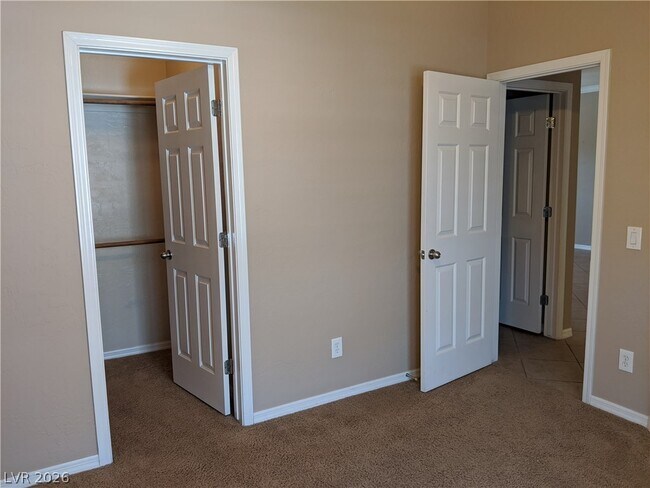 Building Photo - 7437 Ravines Ave
