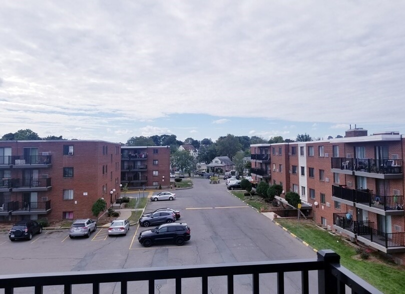 Building Photo - 900 Governors Dr