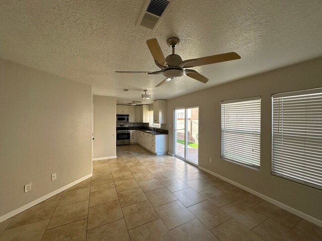 Building Photo - 3 bedroom 2.5 Bath Home in gated NE heights