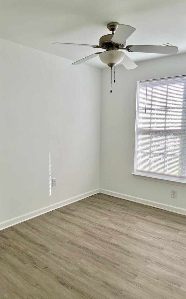 Building Photo - Gorgeous Spotsylvania Townhouse