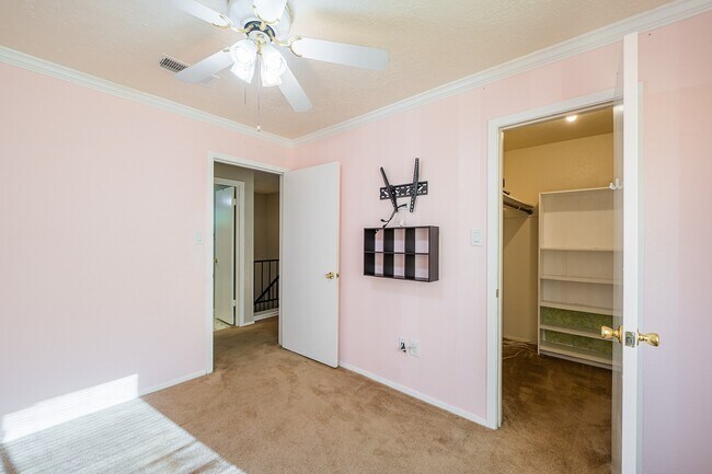 Building Photo - 10422 Gulfstream Ln