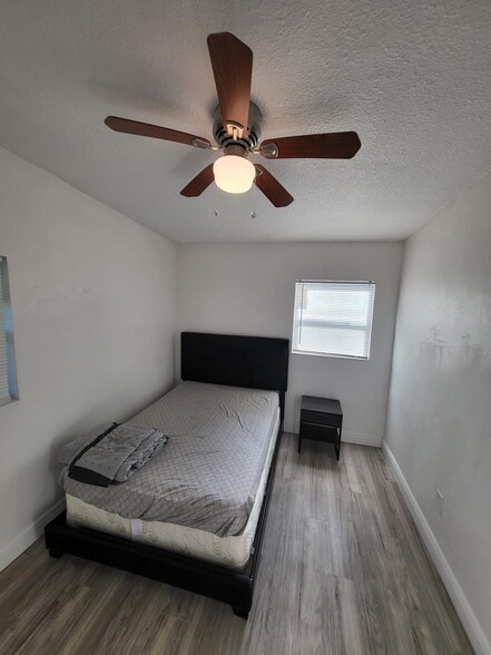 Building Photo - 802 Ferndell Rd