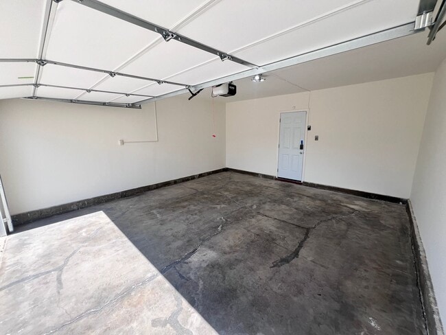 Building Photo - 2 Bedroom Single Story Home for Rent in Re...