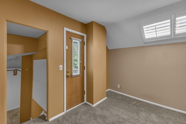 Building Photo - 951 E 700 S