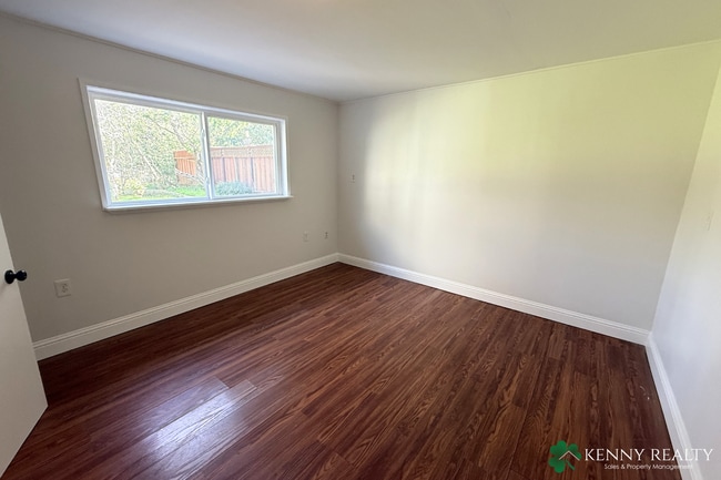 Building Photo - Spacious Remodeled 3 BD/2 BA Home, 2 Bonus Rooms & Large Backyard