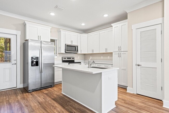 Building Photo - 246 N Sand Palm Rd