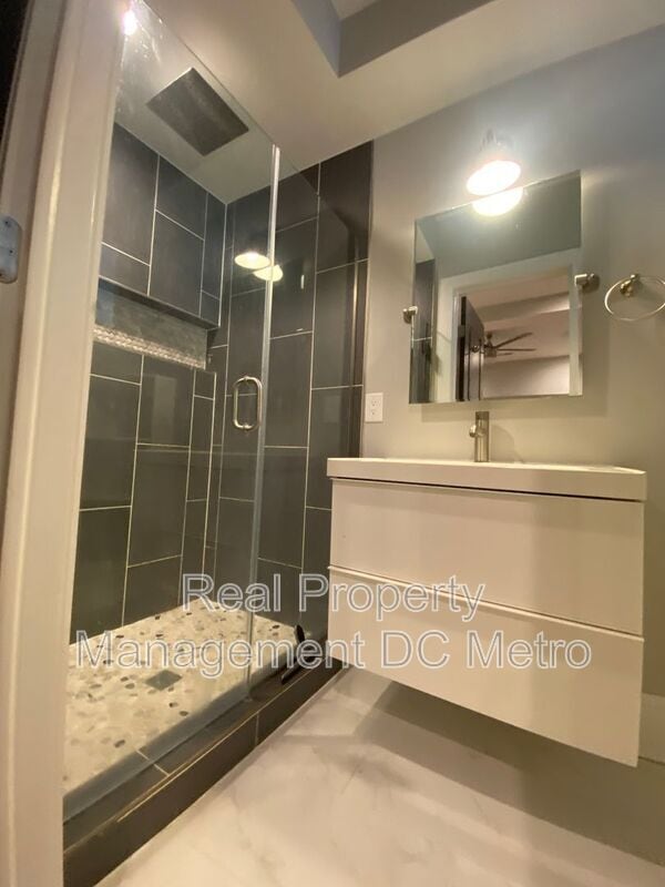 Building Photo - 715 Florida Ave NE