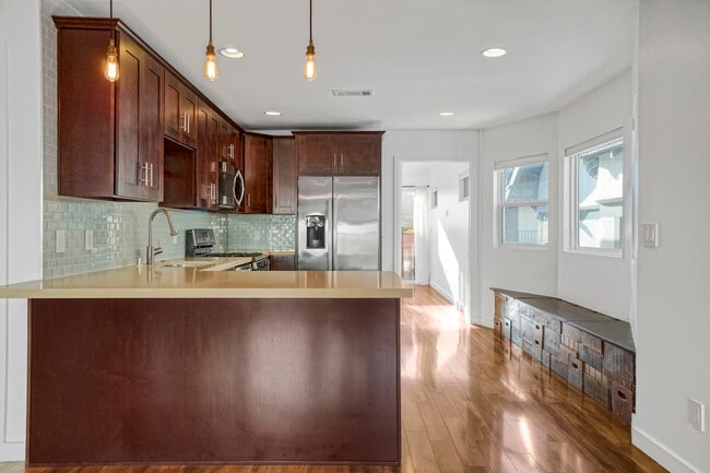 Building Photo - 38 Sunset Ave