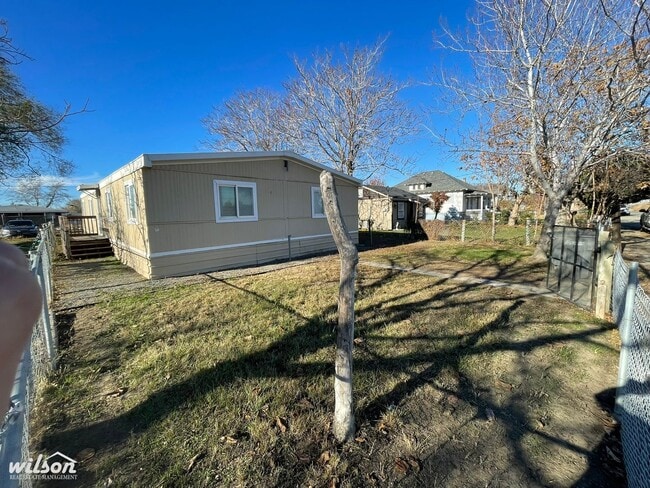 Building Photo - Spacious 4-Bedroom Home in Mabton, WA – Pet Friendly!