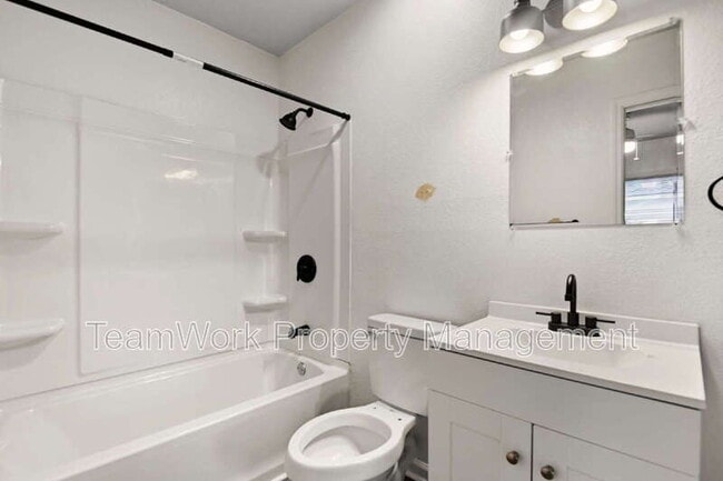 Building Photo - 3027 Terry Dr