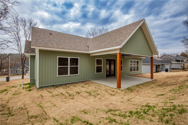 Building Photo - 47 Overton Dr