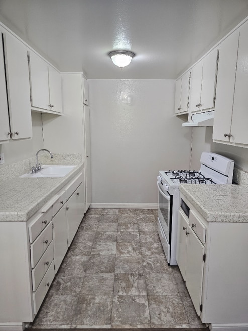 Building Photo - 1135 W I St