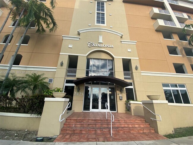 Building Photo - 2425 SW 27th Ave