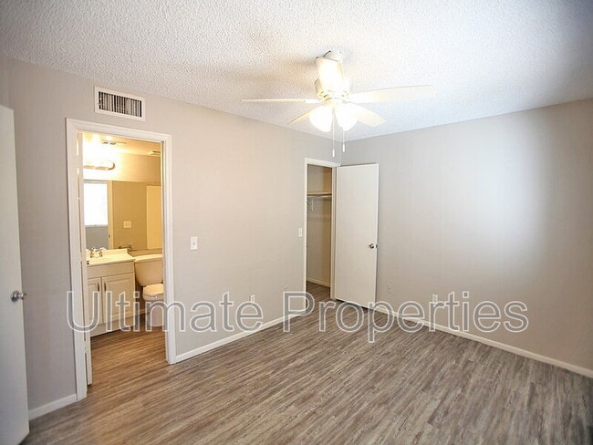 Building Photo - 8138 W Shangri La Rd