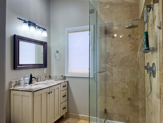 Building Photo - 22359 Mirror Lake Dr