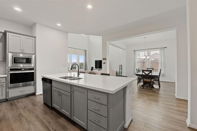 Building Photo - 6520 Verona Pl