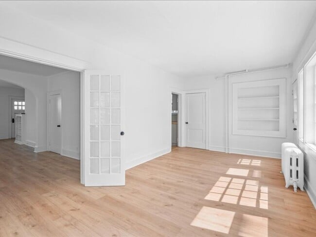 Building Photo - Spacious Pet Friendly 4 Bedroom Rental in ...