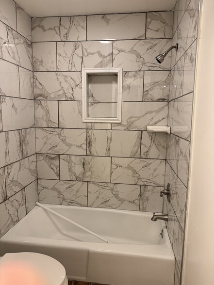 Building Photo - 323 Forest Park Rd