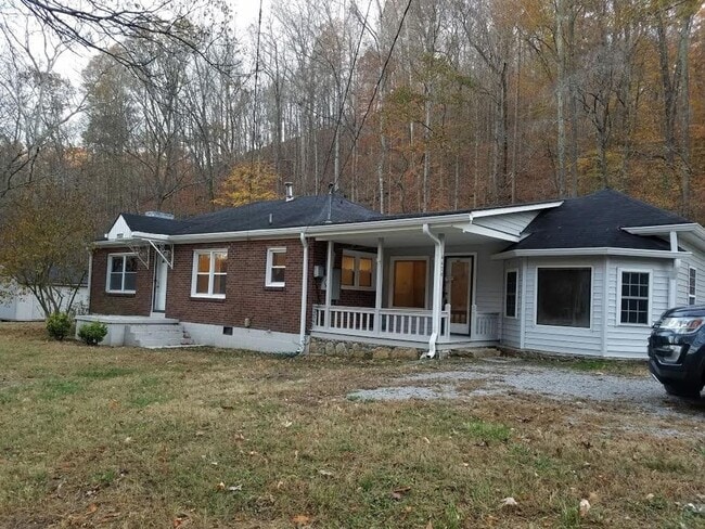Building Photo - Peaceful Country Living Just Minutes from Nashville!