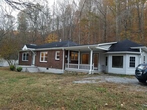 Building Photo - Peaceful Country Living Just Minutes from Nashville!