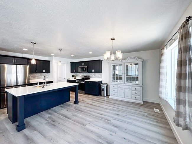 Building Photo - Newer Herriman Home - Open Floor Plan - Gr...
