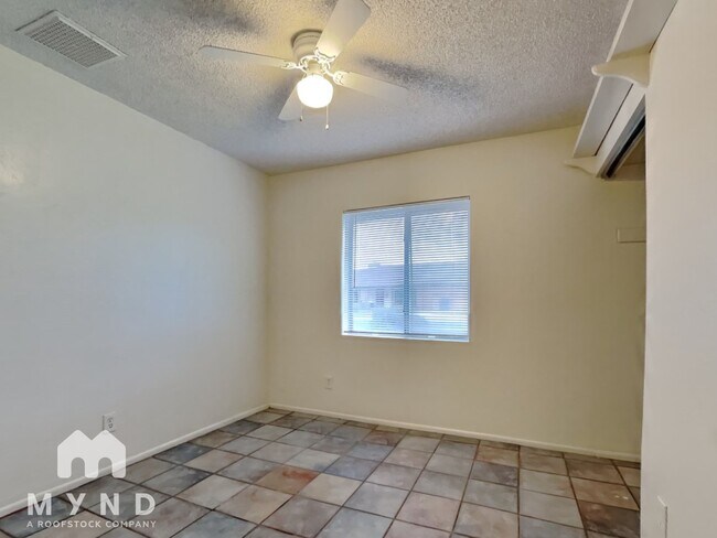 Building Photo - 1515 E Orange St
