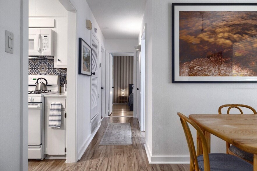 Building Photo - 2806 Rae Dell Ave