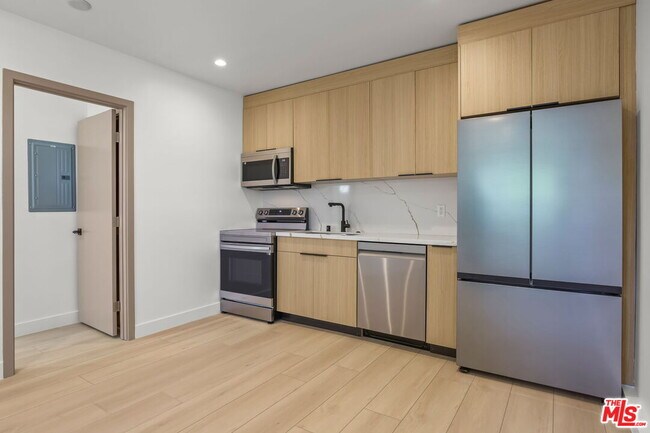 Building Photo - 11010 Hortense St