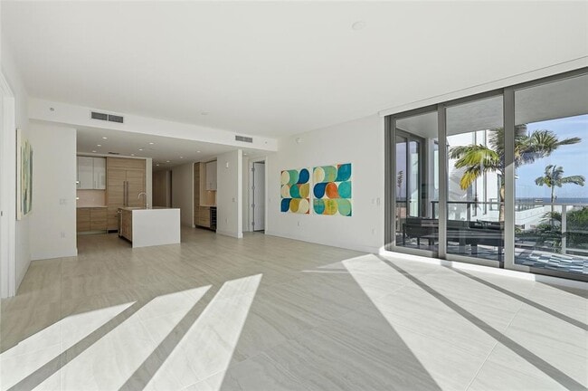 Building Photo - 301 1st St S